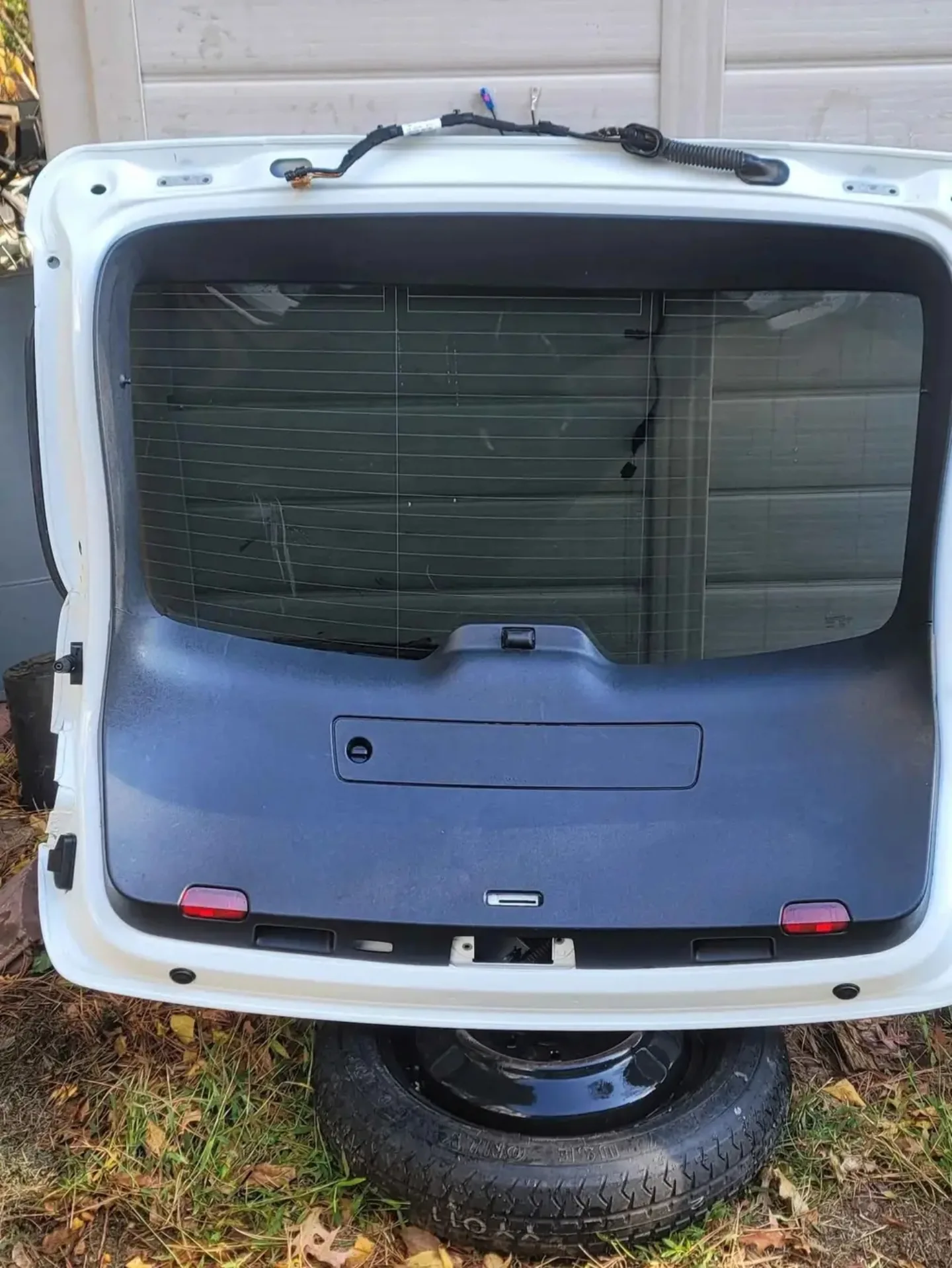 Porsche macan rear trunk - Image 2