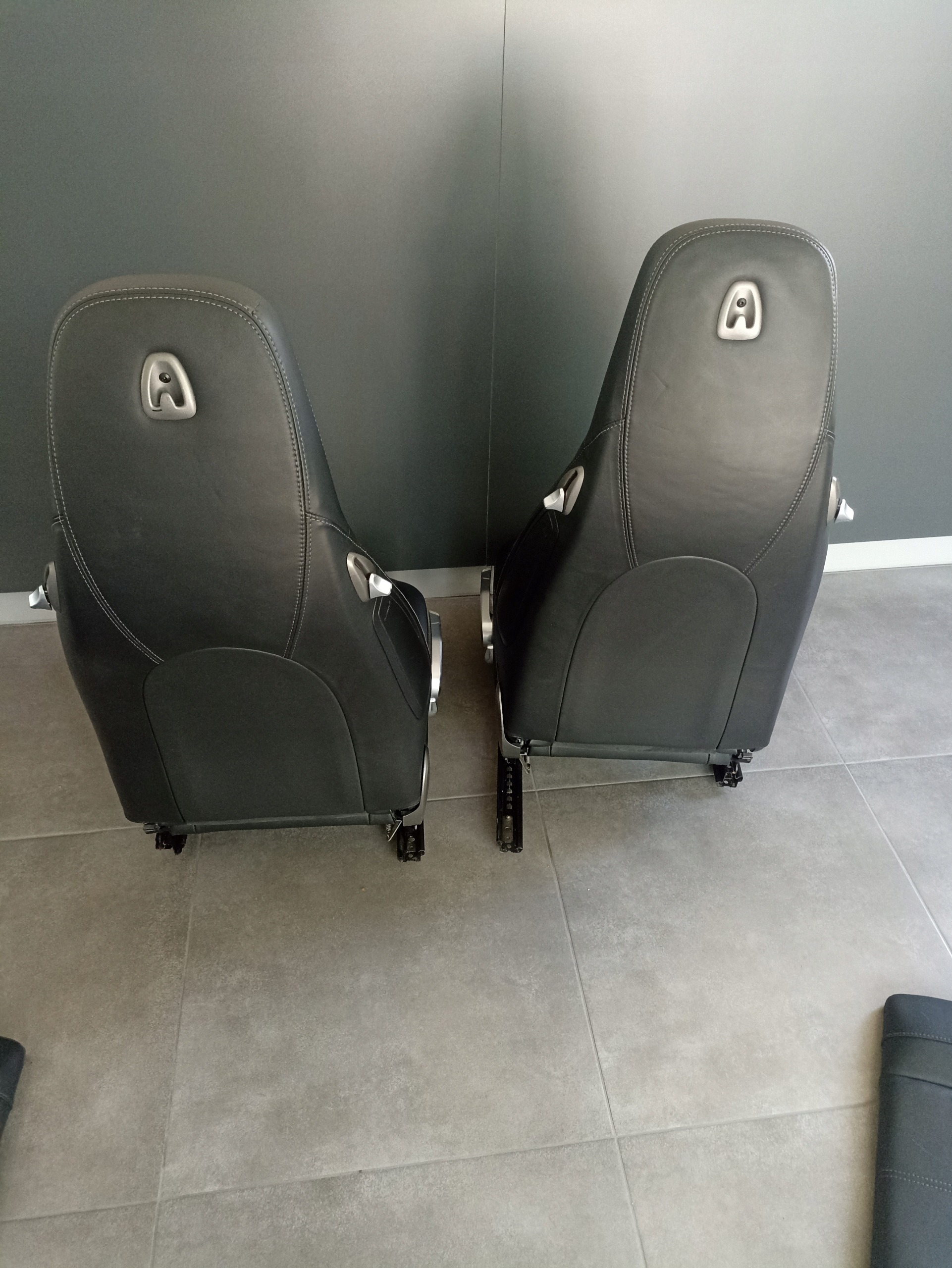 Porsche 911 997 Carrera S Seats - Image 4